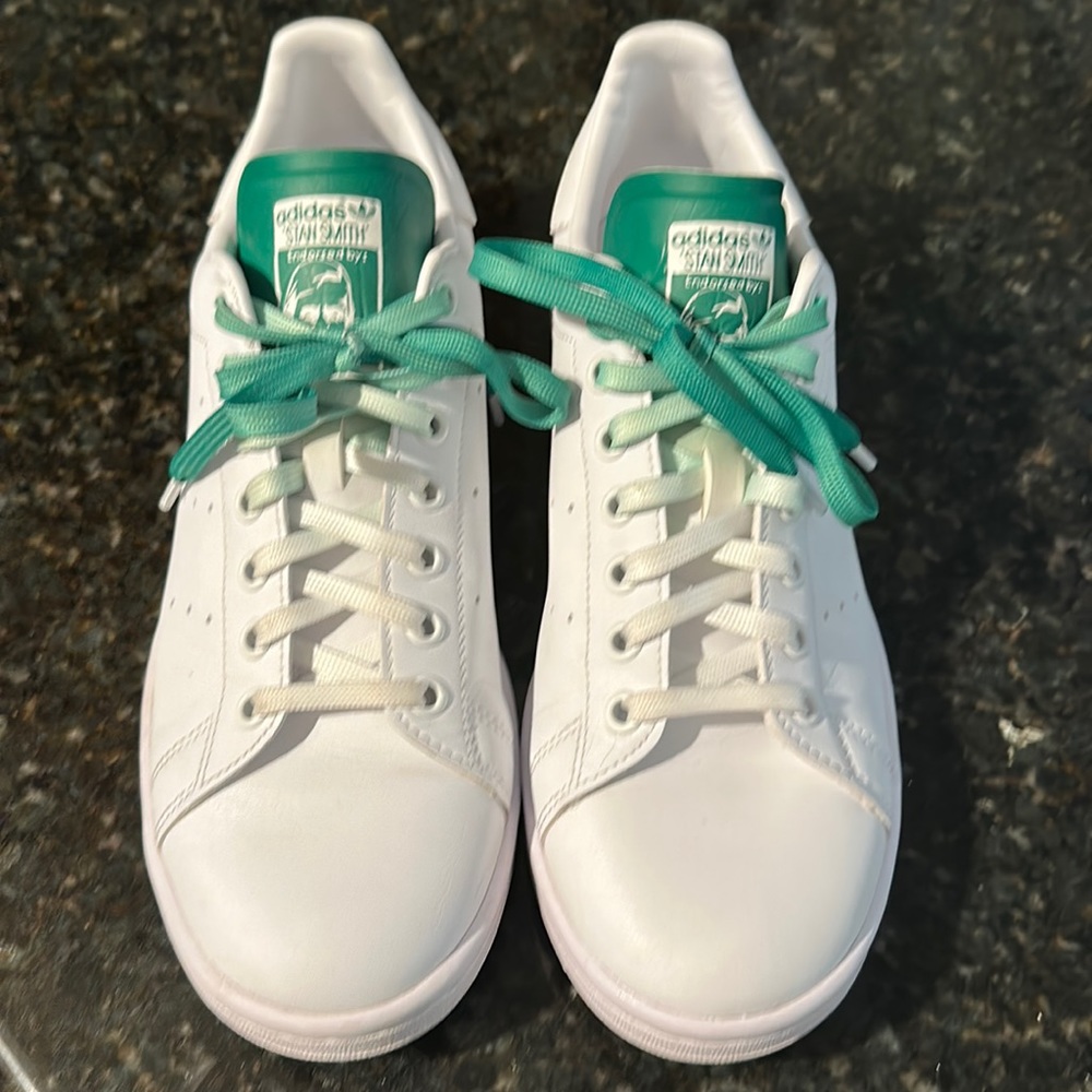Men’s size 9 Adidas Stan Smith shoes